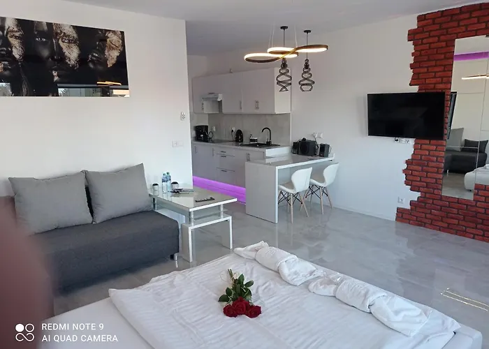 Good Day Apartments- Private Parking New Town