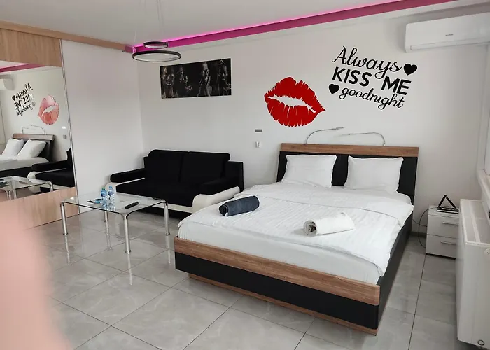 Good Day Apartments- Private Parking New Town