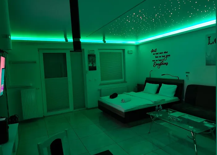 Good Day Apartments- Private Parking New Town