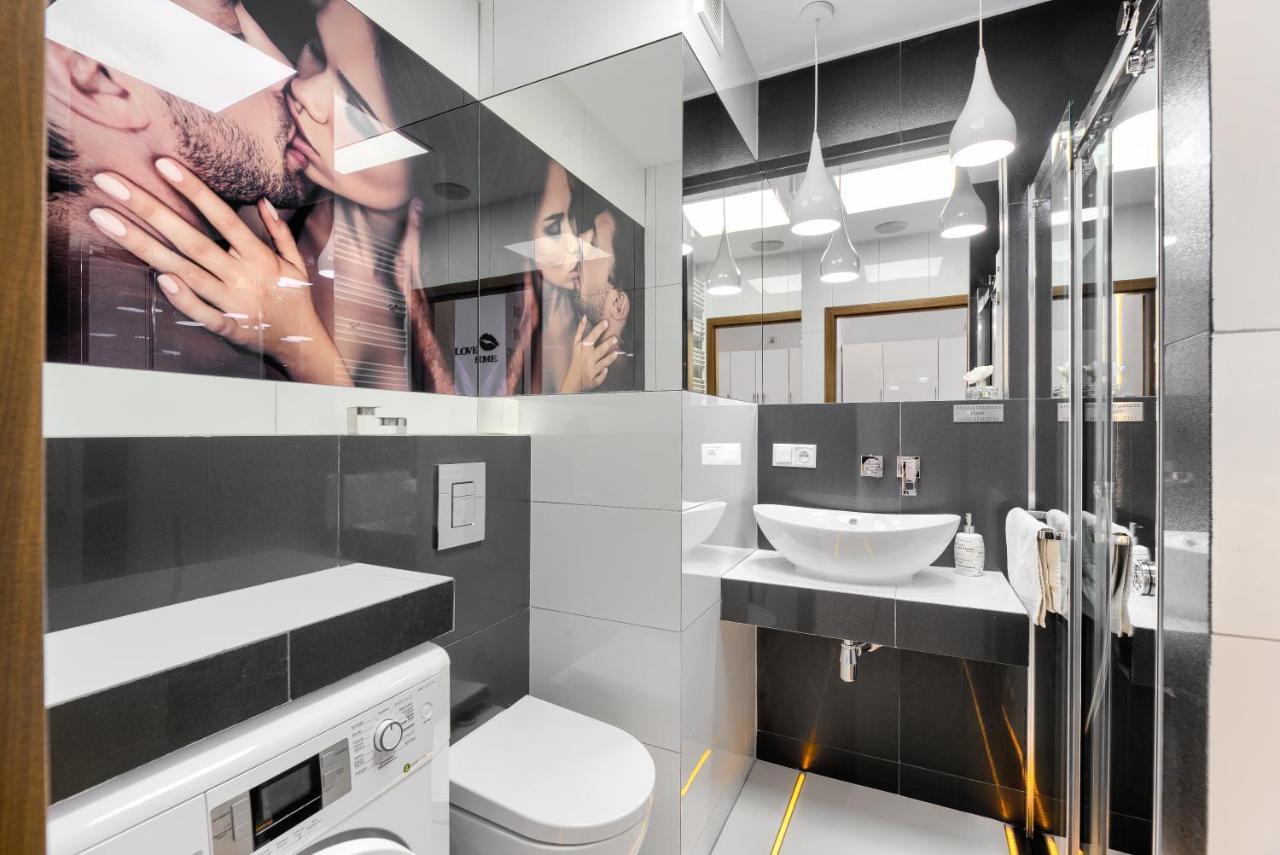 Good Day Apartments- Private Parking New Town
