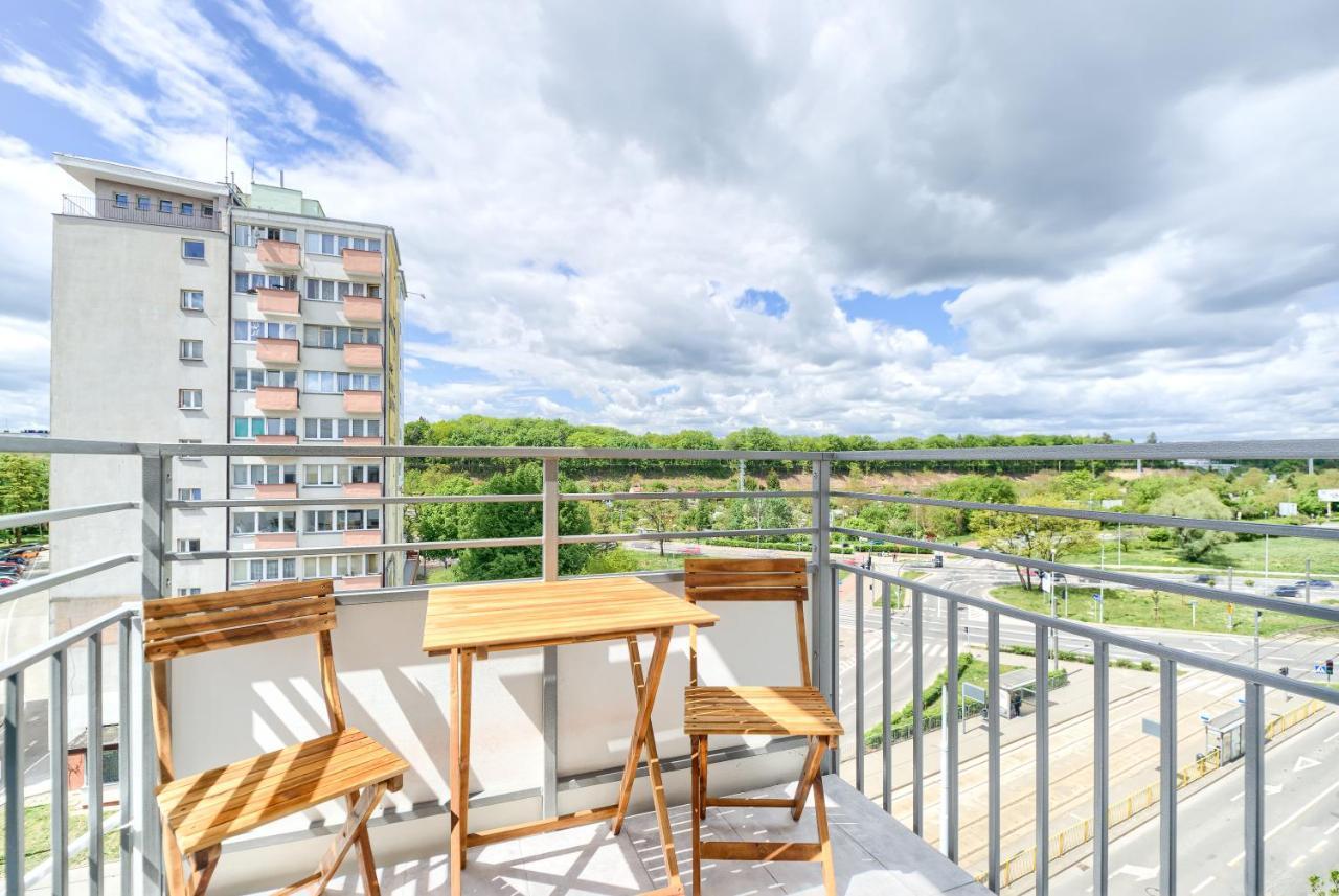 Good Day Apartments- Private Parking New Town *