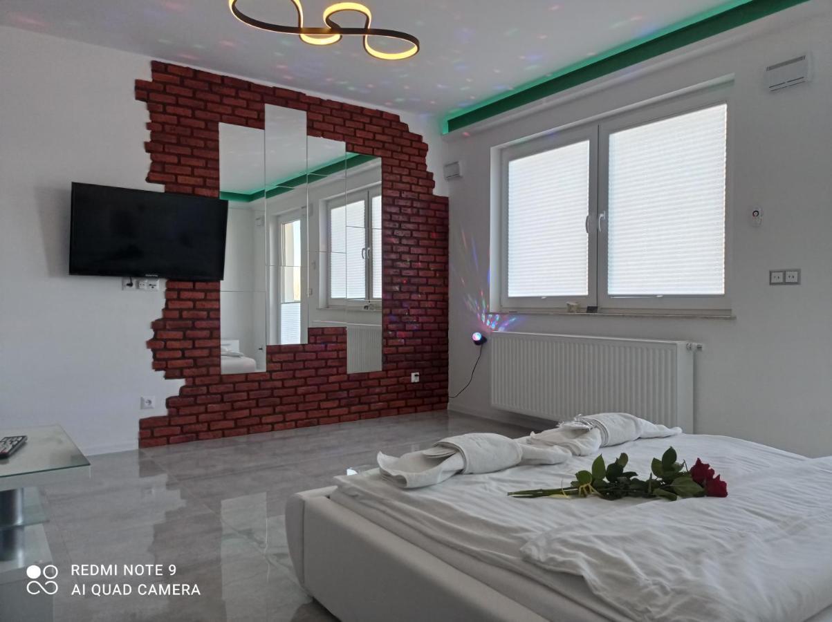 Good Day Apartments- Private Parking New Town
