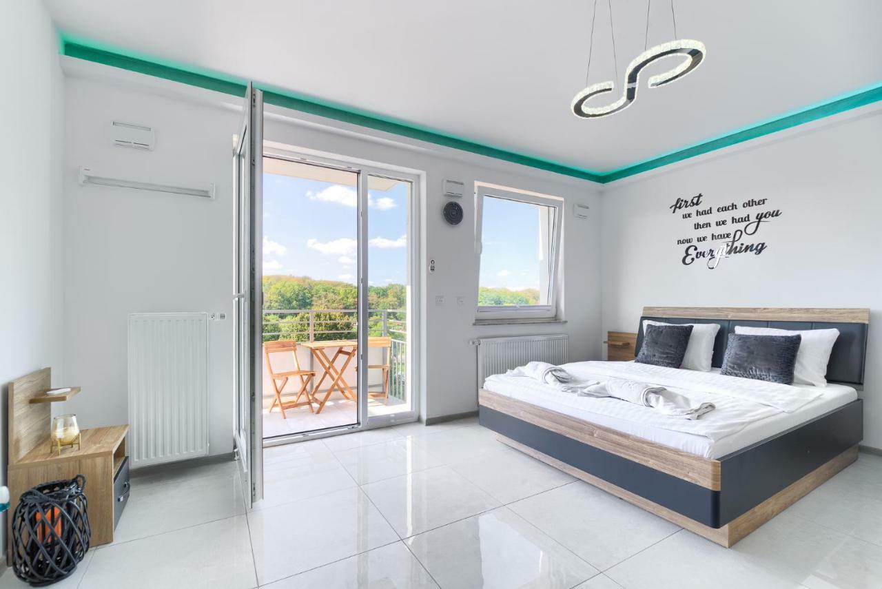 Good Day Apartments- Private Parking New Town