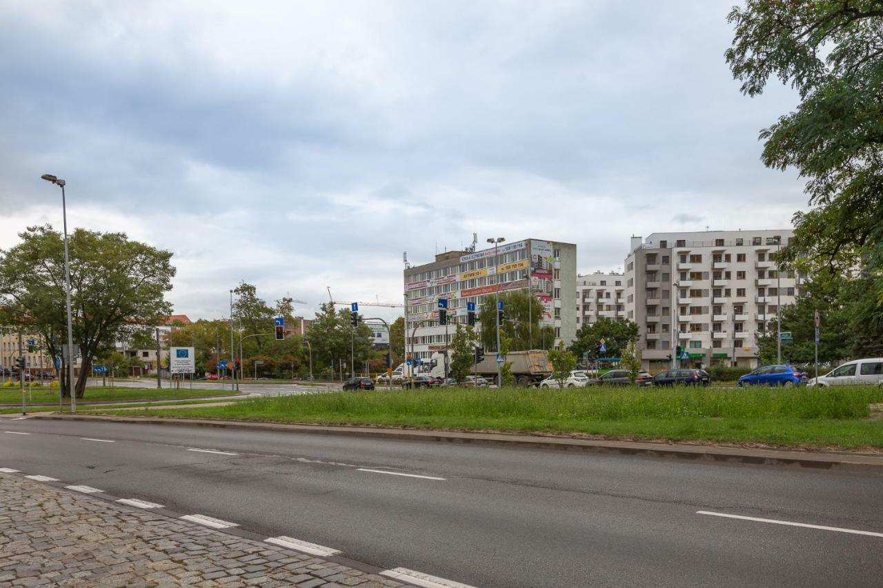 Good Day Apartments- Private Parking New Town *